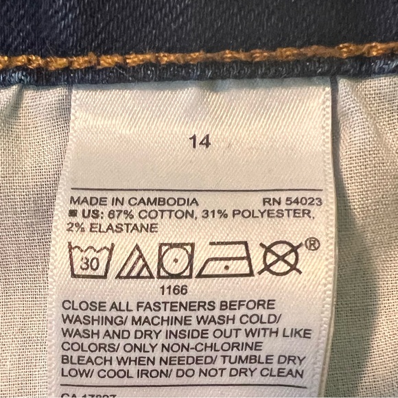 Gently used very comfy Old Navy jeans. - Picture 2 of 3